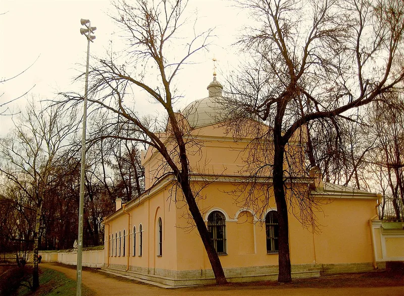 Entr&eacute;e du cimeti&egrave;re Lazare, le plus ancien cimeti&egrave;re de Saint-P&eacute;tersbourg, fond&eacute; en 1716