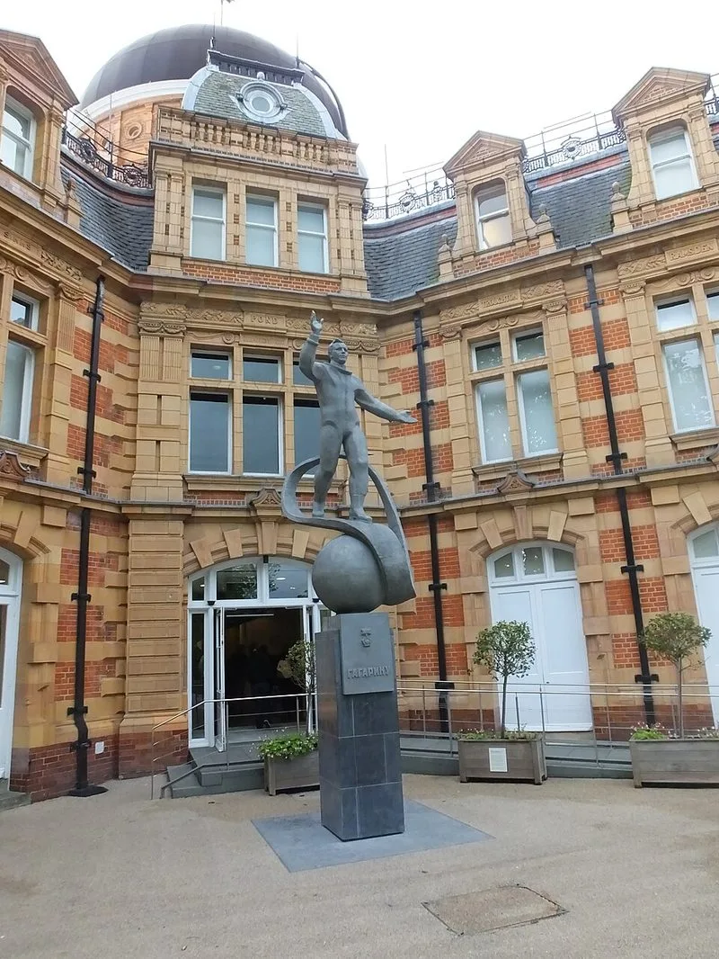 Combinaison spatiale de type Gagarine expos&eacute;e au Mus&eacute;e de la Cosmonautique de Saint-P&eacute;tersbourg