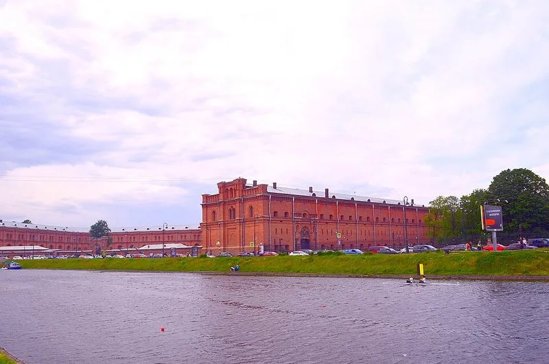 Fa&ccedil;ade de l'Arsenal Kronwerk, Mus&eacute;e de l'Artillerie, parc Alexandrovsky, Saint-P&eacute;tersbourg