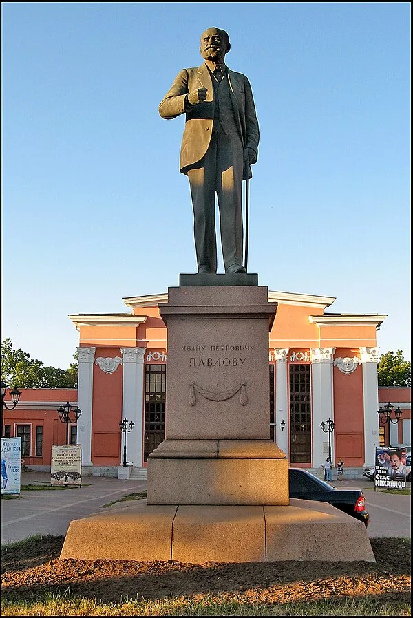 Monument à Ivan Pavlov à Riazan, statue en hommage au célèbre physiologiste russe