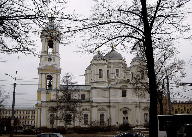 Les cinq coupoles de la cath&eacute;drale Saint-Vladimir de Saint-P&eacute;tersbourg