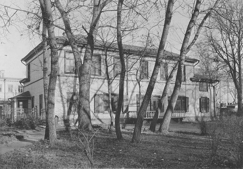 Maison-mus&eacute;e de Tolsto&iuml; &agrave; Khamovniki, Moscou, fa&ccedil;ade en bois de la demeure historique de l'&eacute;crivain