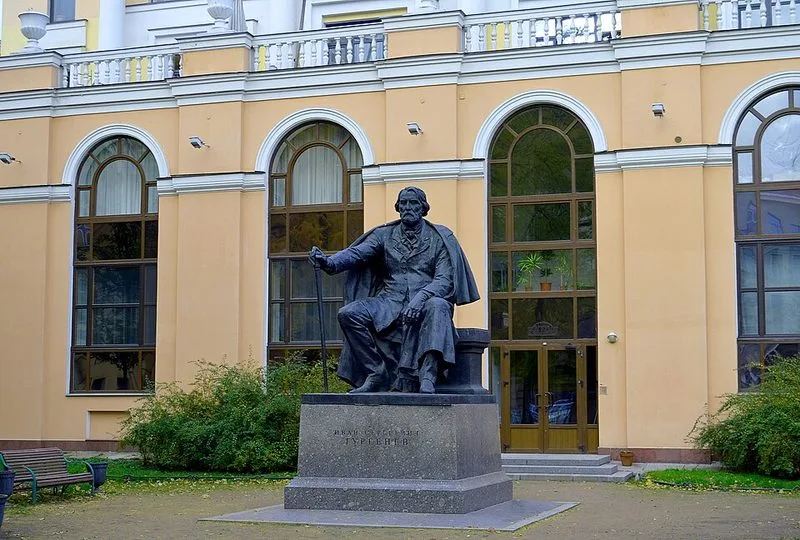 Monument &agrave; Ivan Tourgueniev &agrave; Saint-P&eacute;tersbourg