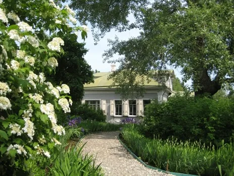 Vue du domaine de Chakhmatovo, maison de campagne du poète Alexandre Blok