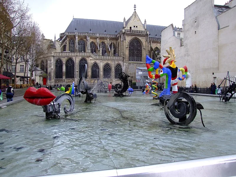 Sculptures colorées de Niki de Saint Phalle dans la fontaine Stravinsky Paris